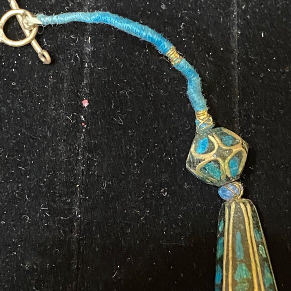 Vintage Blue Mosaic Beaded Necklace With Circular Pendant & Toggle Clasp - Picture 13 of 13